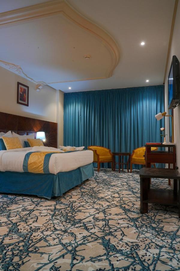 Nawazi Watheer 3*